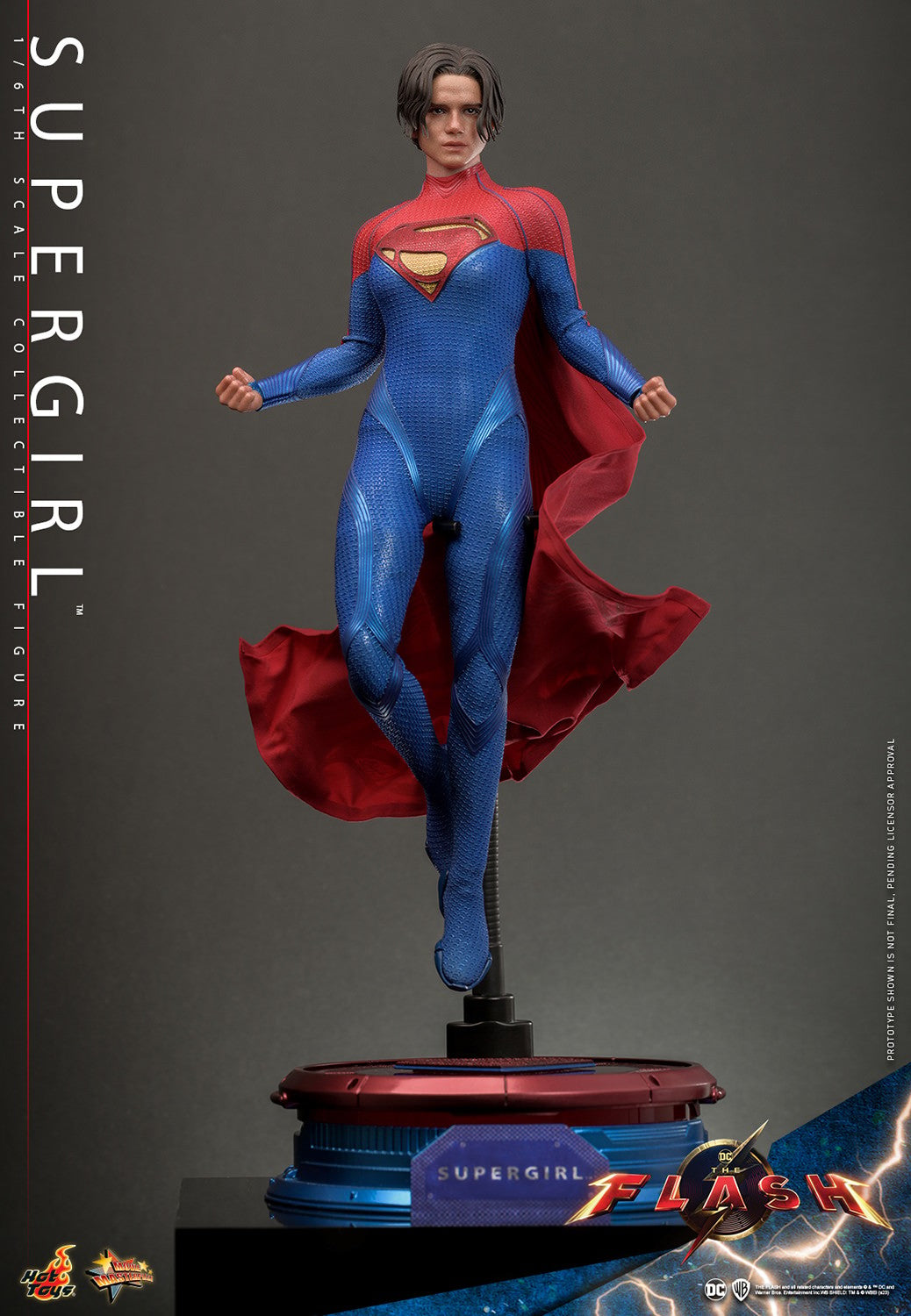 Supergirl DC Sixth Scale Figure