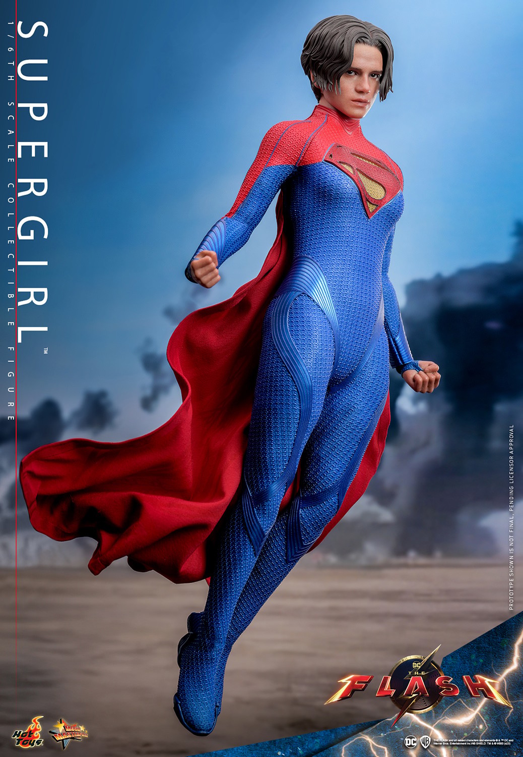 Supergirl DC Sixth Scale Figure